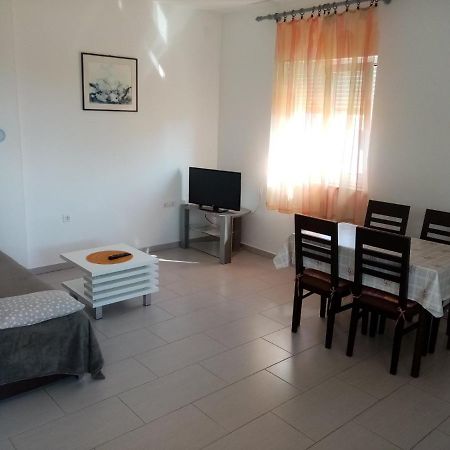 Apartmani Cesar Rtina Bagian luar foto