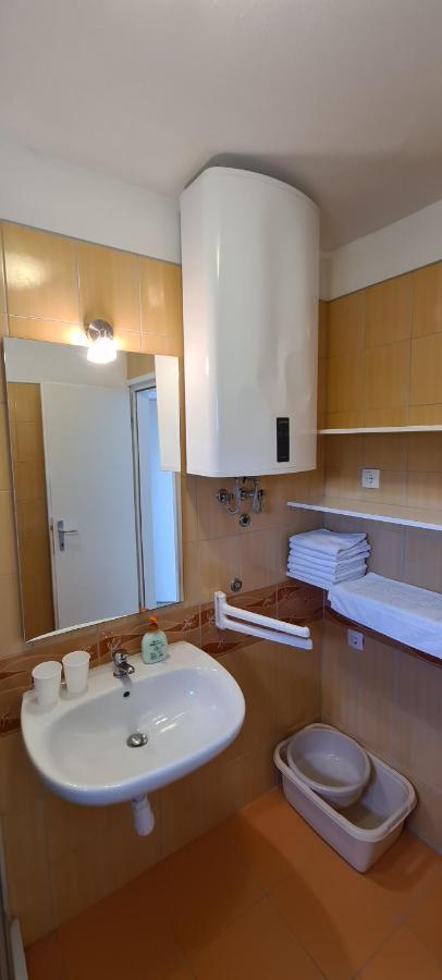 Apartmani Cesar Rtina Bagian luar foto