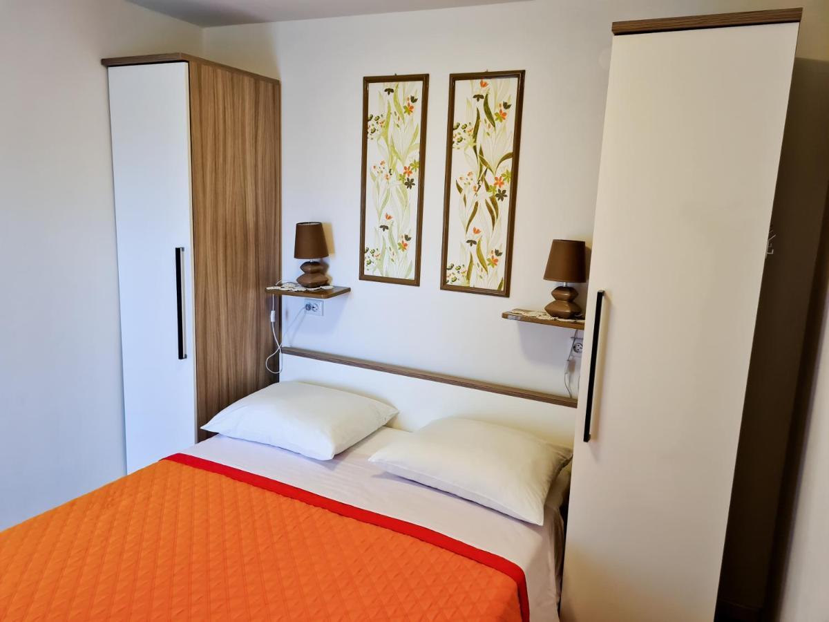 Apartmani Cesar Rtina Bagian luar foto