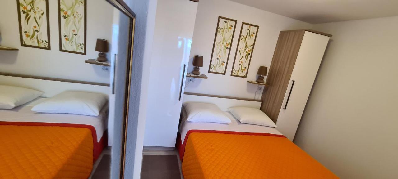 Apartmani Cesar Rtina Bagian luar foto