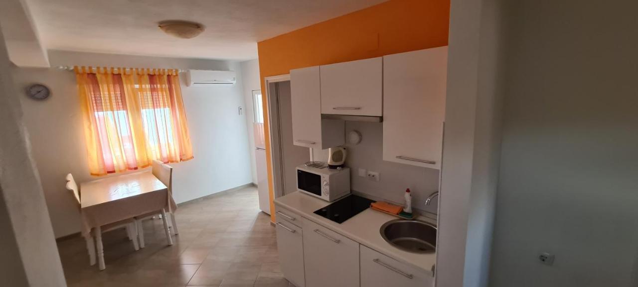 Apartmani Cesar Rtina Bagian luar foto