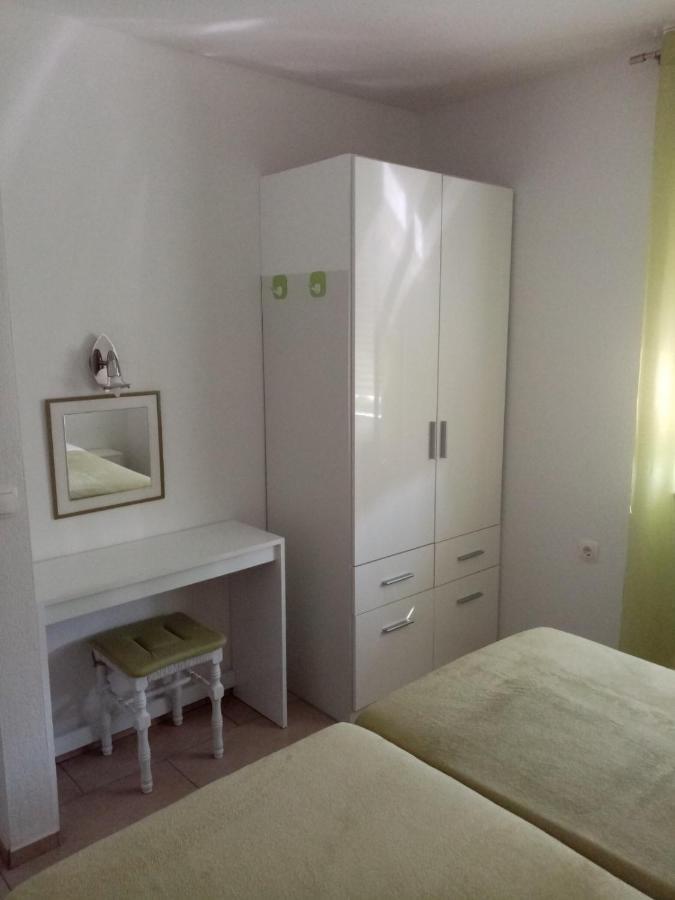 Apartmani Cesar Rtina Bagian luar foto