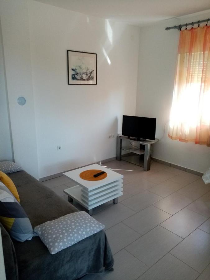 Apartmani Cesar Rtina Bagian luar foto