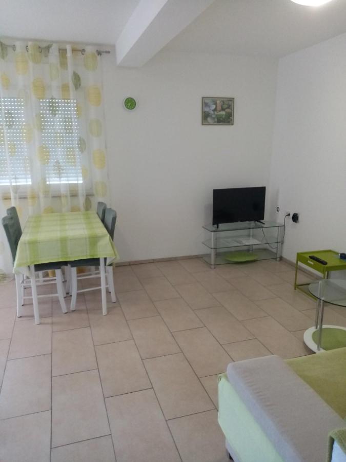 Apartmani Cesar Rtina Bagian luar foto