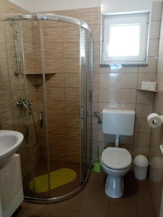 Apartmani Cesar Rtina Bagian luar foto