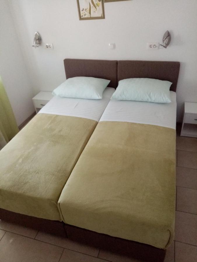 Apartmani Cesar Rtina Bagian luar foto