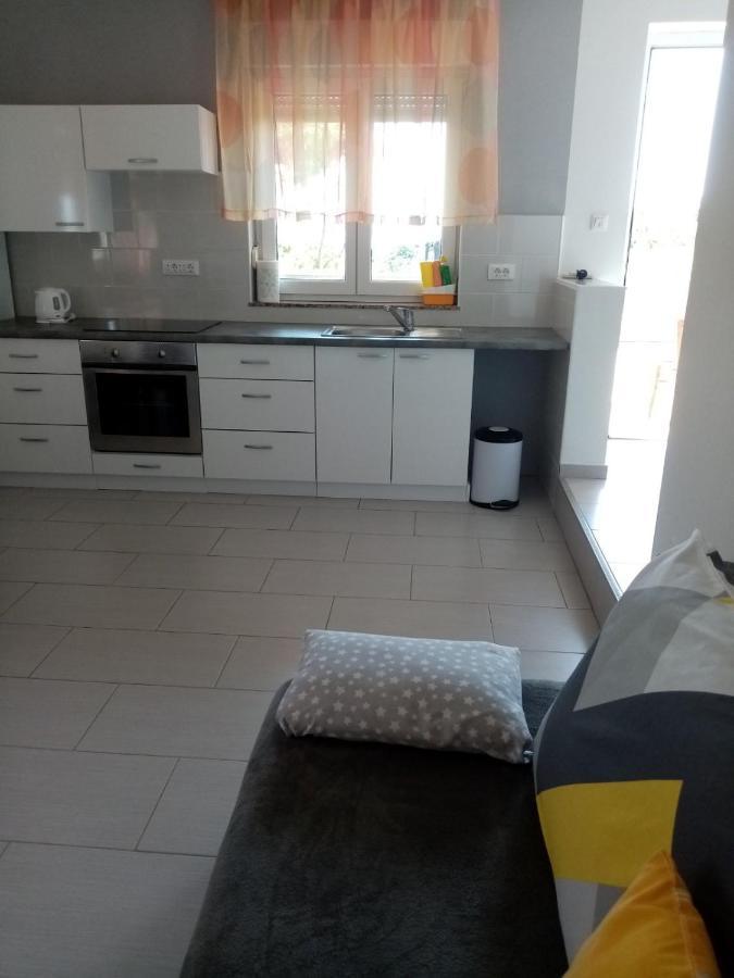 Apartmani Cesar Rtina Bagian luar foto
