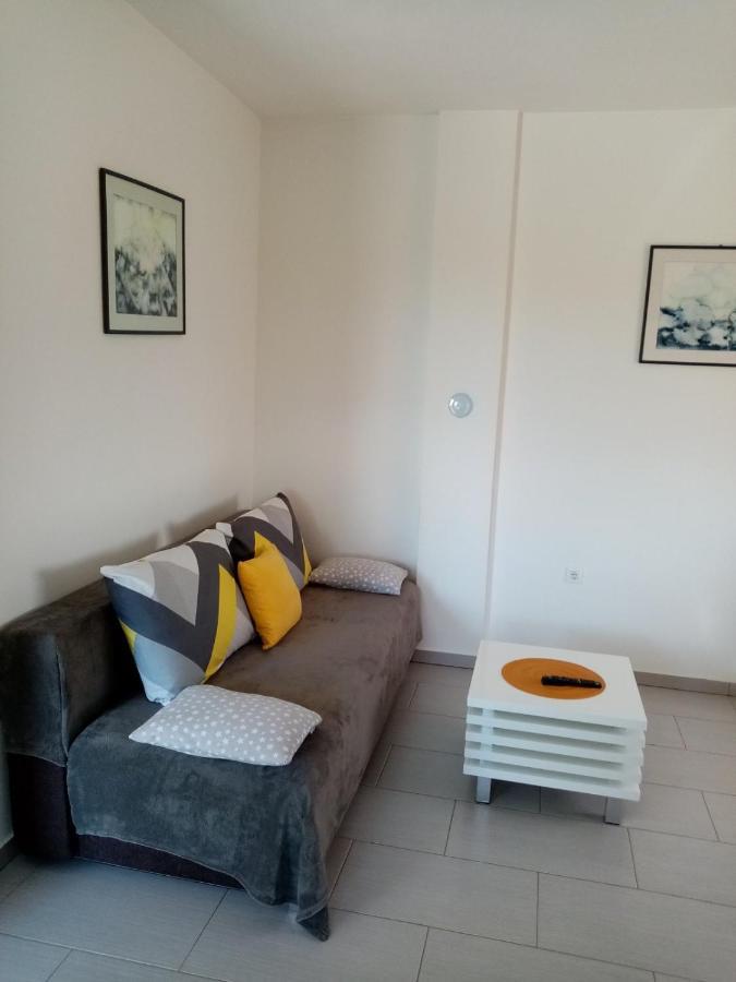 Apartmani Cesar Rtina Bagian luar foto
