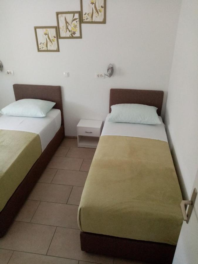 Apartmani Cesar Rtina Bagian luar foto