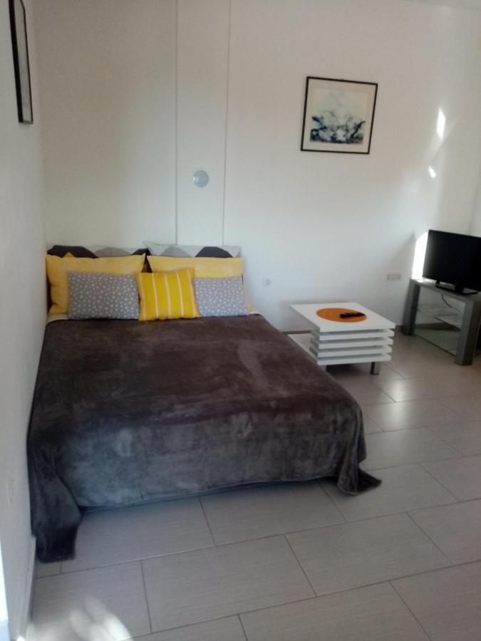 Apartmani Cesar Rtina Bagian luar foto