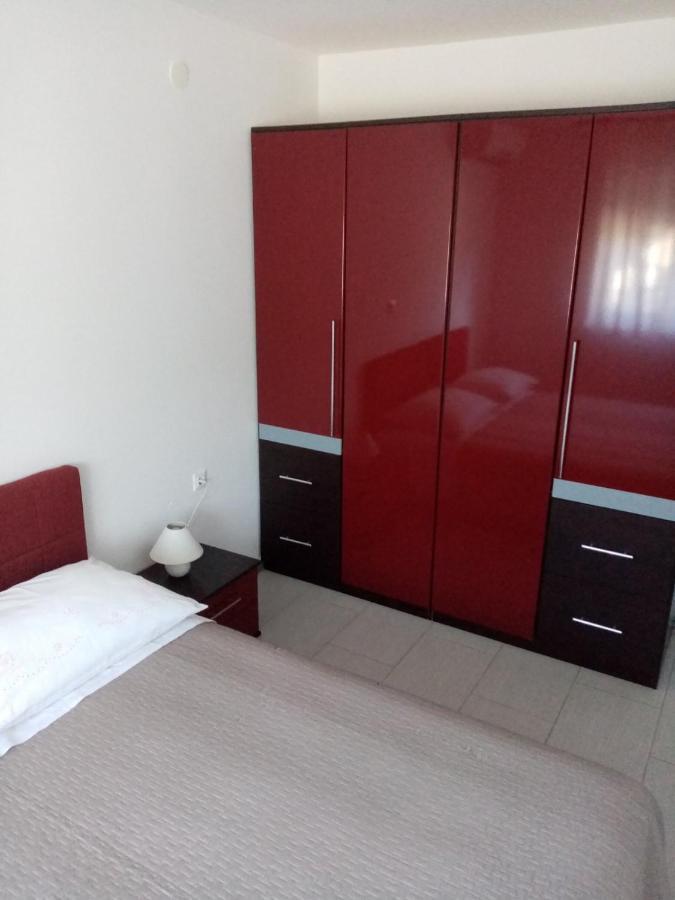 Apartmani Cesar Rtina Bagian luar foto