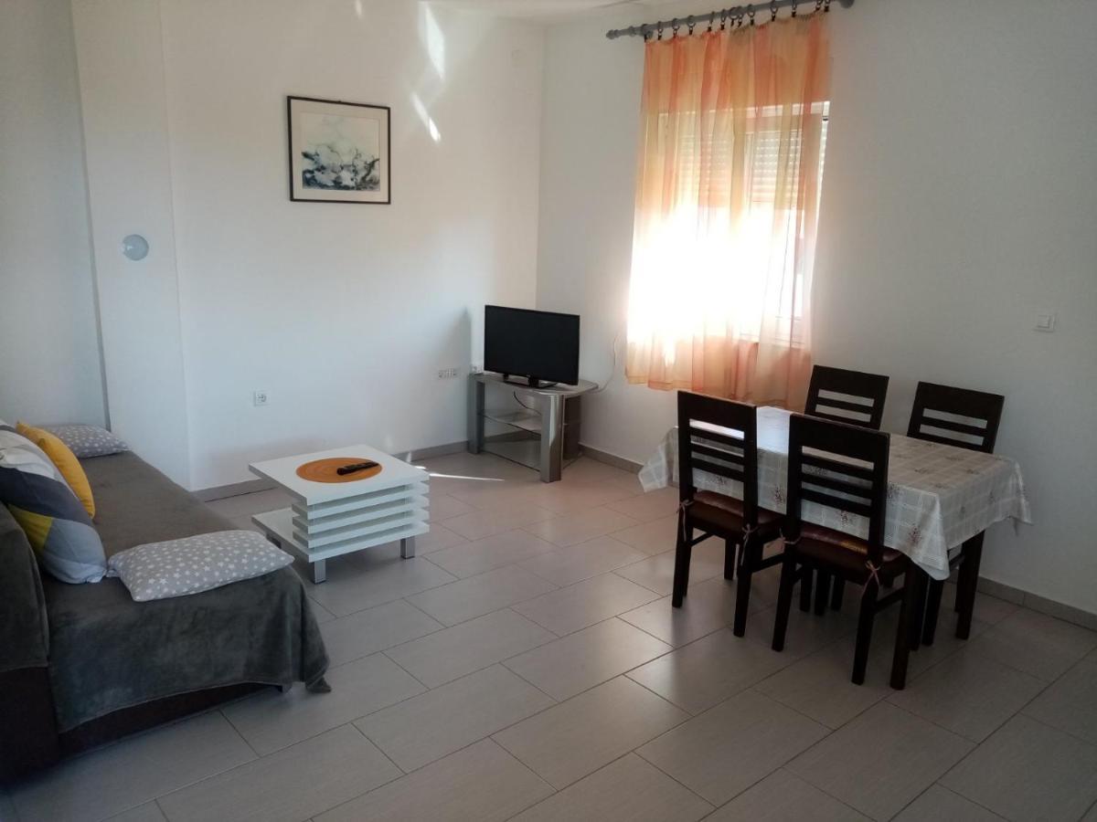 Apartmani Cesar Rtina Bagian luar foto